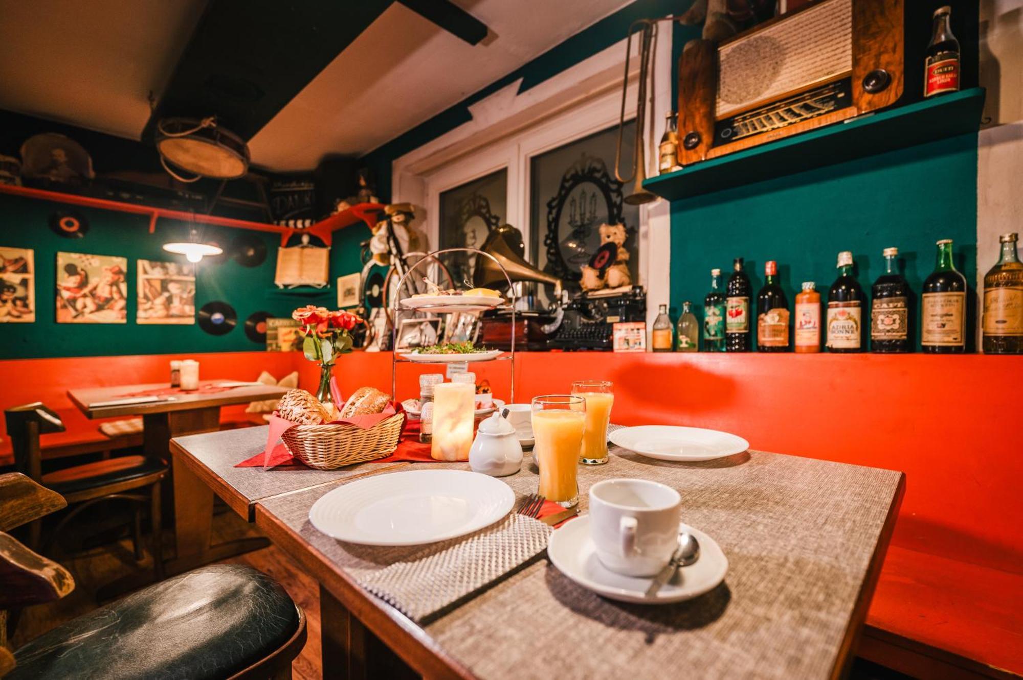 Oma'S Kueche & Quartier 호텔 빈츠 외부 사진